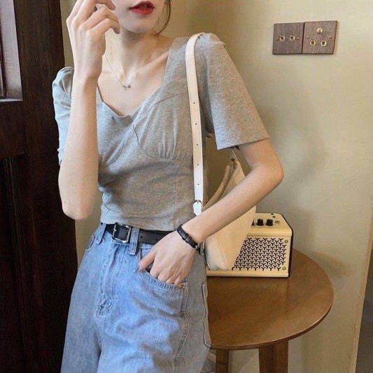 镂空交叉绑带短版上衣